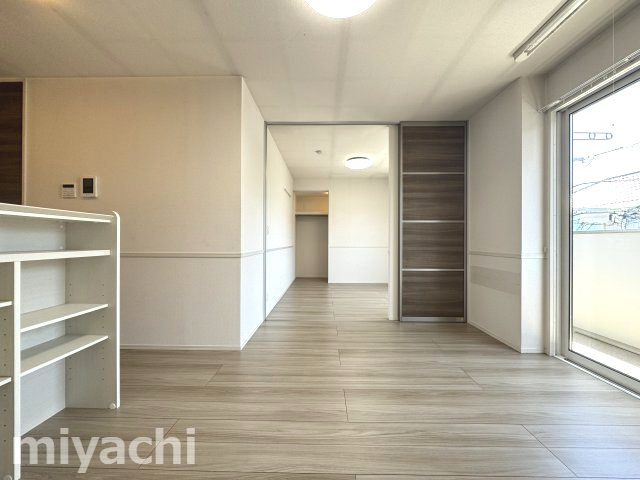 クレスト八万の居間・リビング