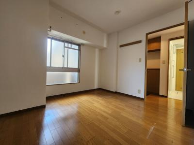 古西町446の寝室|洋室６帖