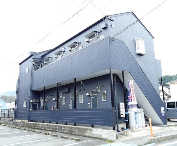 クリスマスローズの駐車場