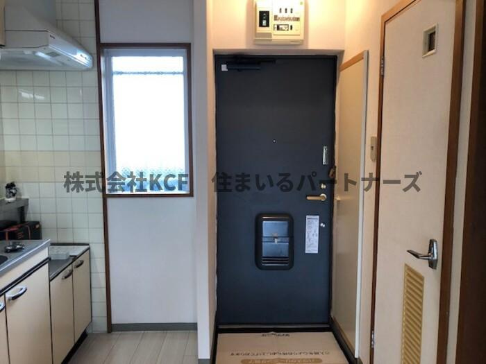 プライマリー花畑駅西の玄関|収納もある玄関です