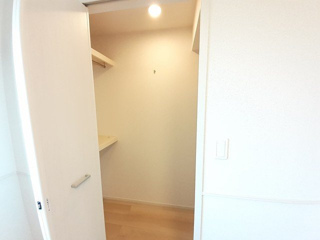セレーネ藤沢の洗面所|大きなものも収納できそうです