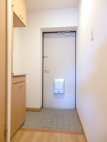 シェーネ・Ｆの玄関|明るい玄関です