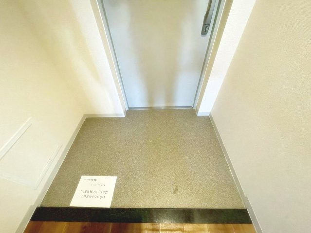 宝塚市山本東３丁目の賃貸マンションの玄関|ゆったりとした玄関です