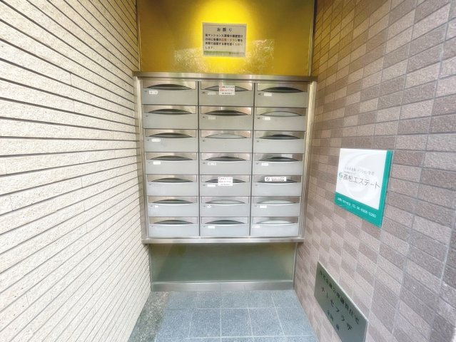 宝塚市山本東３丁目の賃貸マンションのロビー|清潔なロビーです