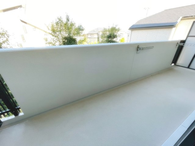 宝塚市山本東３丁目の賃貸マンションのバルコニー|お洗濯にも便利なバルコニー付き