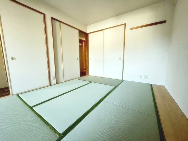 宝塚市山本東３丁目の賃貸マンションの和室|柔らかい畳が心地よい和室