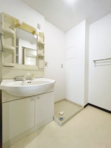 宝塚市山本東３丁目の賃貸マンションの洗面所|コンパクトで使いやすい洗面所