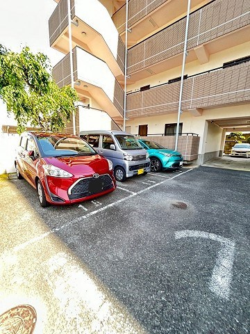 シャトル瑞穂の駐車場
