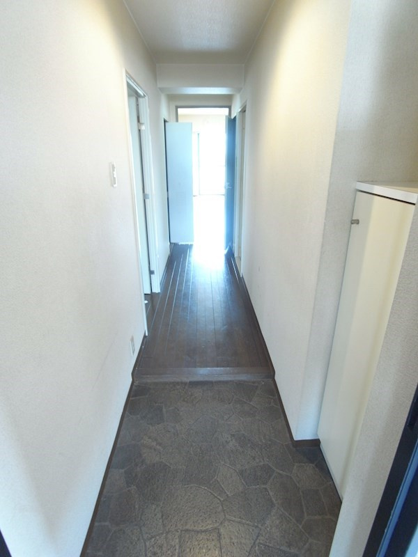 シャトル瑞穂の玄関