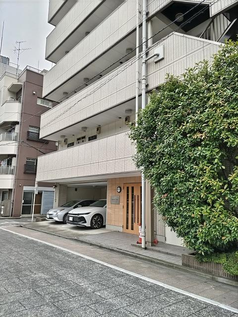 スプリームサカイのエントランス
