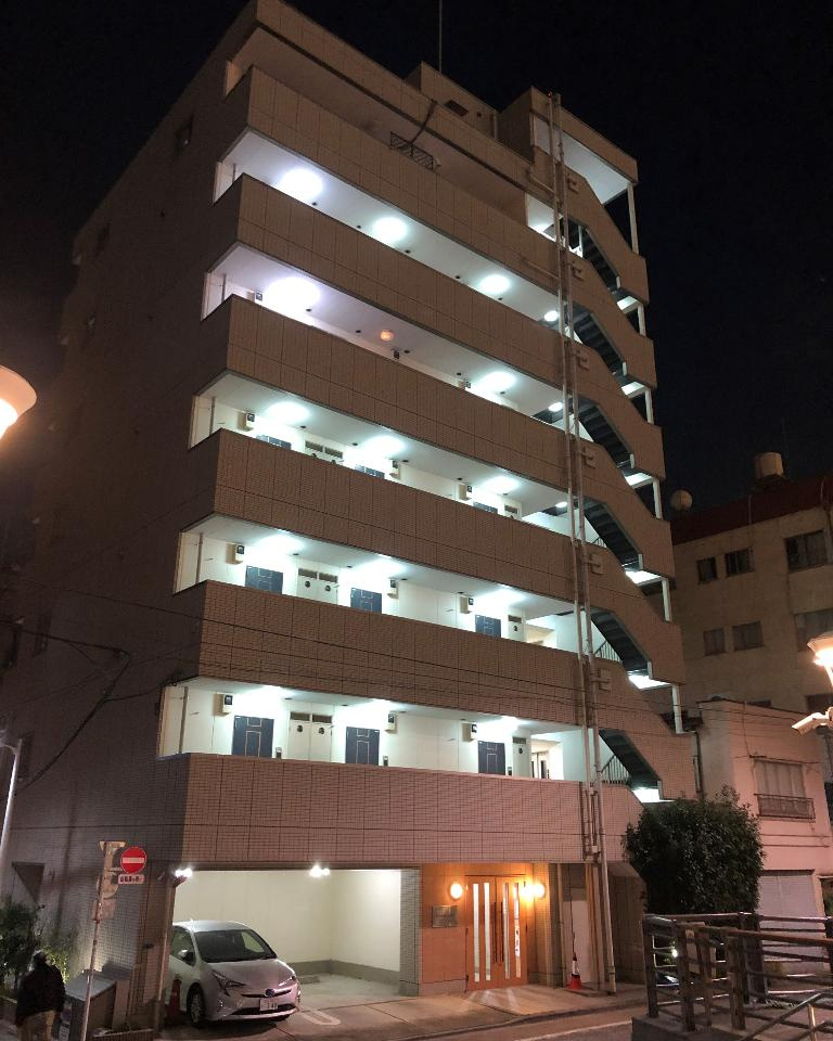 スプリームサカイの外観