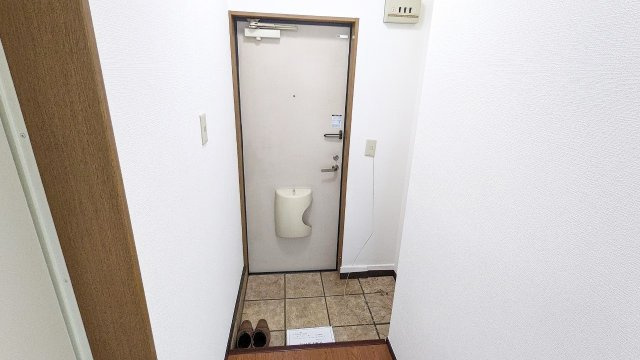 月見山ヒルズの玄関|収納もある玄関です