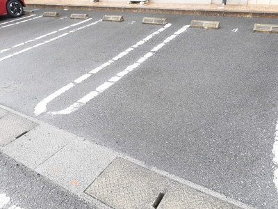 【駐車場】 | サンフローラ | 駐車場があるので、車を買う予定の方も安心です
