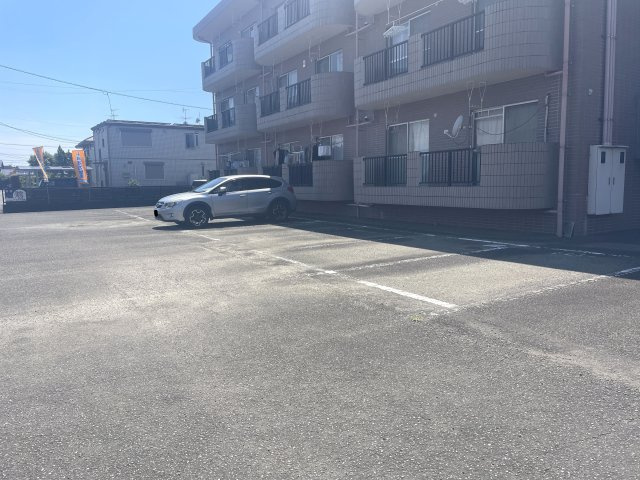 ブルゴーニュマンションの駐車場
