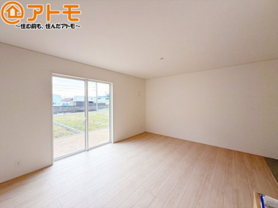【居間・リビング】 | 清水区江尻台町第3　新築戸建　2号棟 | 日当たりのよいリビングは、一年を通してぽかぽかとしています。家族が自然と集まる空間になりそうですね♪