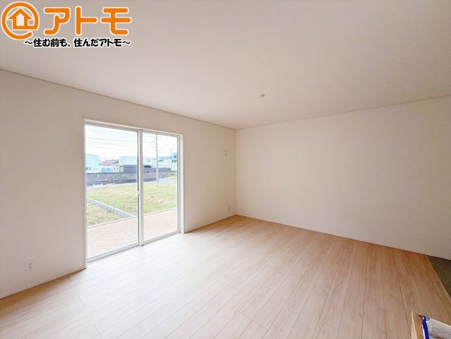 【居間・リビング】 | 清水区江尻台町第3　新築戸建　2号棟 | 日当たりのよいリビングは、一年を通してぽかぽかとしています。家族が自然と集まる空間になりそうですね♪