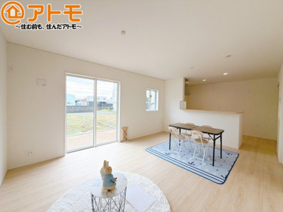 【居間・リビング】 | 清水区江尻台町第3　新築戸建　1号棟 | 家族団らんのイメージは、リビングを思い浮かべませんか？リビングこそ広々としたお部屋が良いですね♪