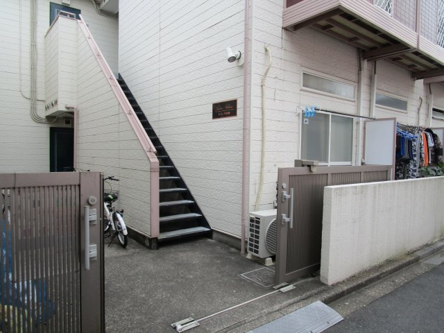 【エントランス】 | ルイーズ中野