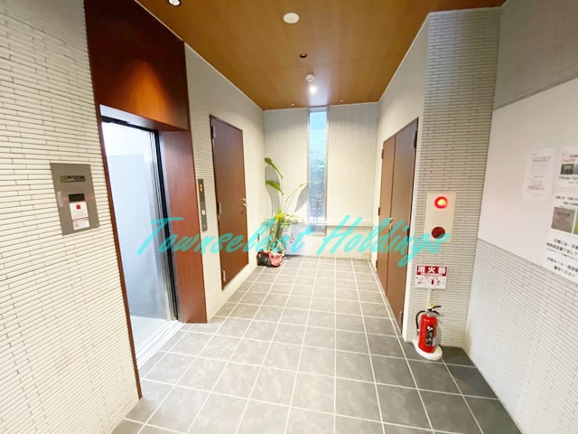藤沢市鵠沼橘１丁目の賃貸マンションのエントランス