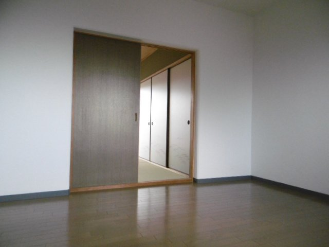 【寝室】 | トップペアー福甚2 | 寝室としてもお使いいただける洋室です