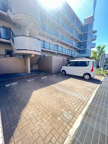 ウィンドフォール武庫之荘の駐車場