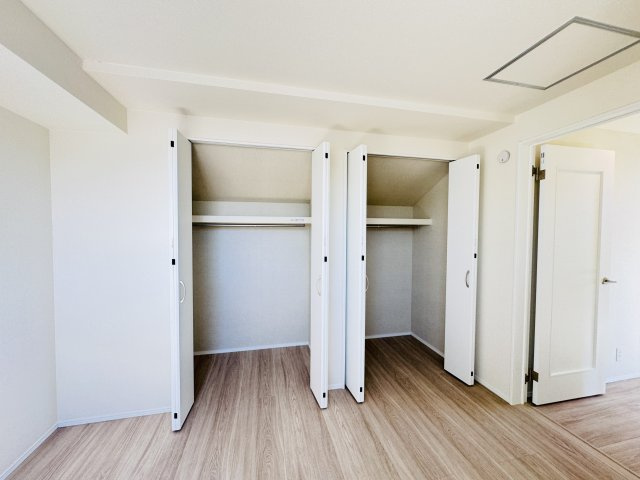 松戸市栄町７丁目新築戸建の収納|5.12帖洋室収納・クローゼット２つでたっぷり収納♪