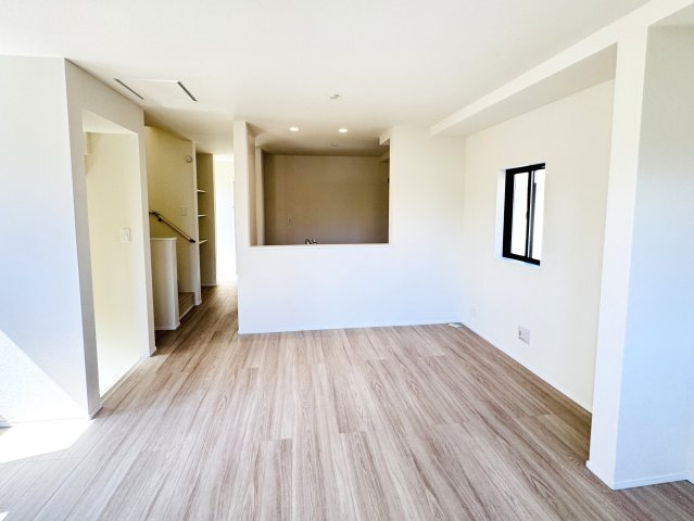 松戸市栄町７丁目新築戸建の居間・リビング|18.87帖リビングダイニングキッチン