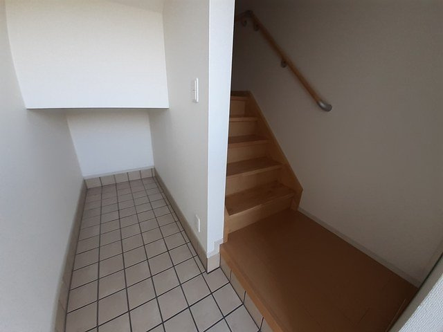 ユーアイハイツ　新家の玄関|ゆったりとした玄関です