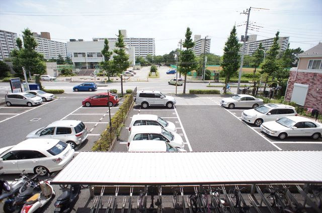エクセルグランデ高洲の駐車場