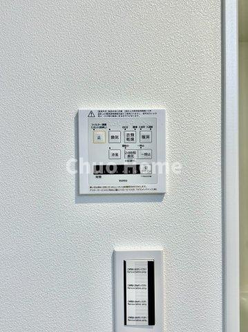 ライオンズマンション西日暮里第2の冷暖房・空調設備|【浴室乾燥機】暖房・冷風・換気・乾燥が可能です。毎日を快適に過ごせるうれしい機能が揃っています。雨の日の洗濯物も安心です。