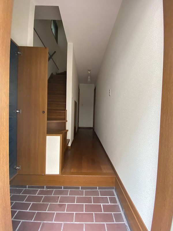 駒ヶ林5丁目貸家の玄関