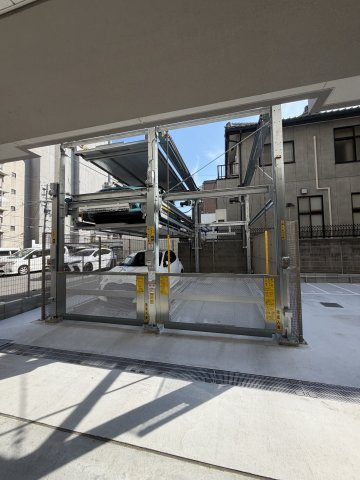 プレリスNEO神戸湊川公園ヴェルトの駐車場