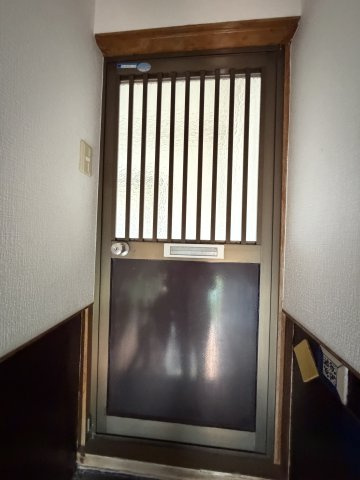 佐本ハイツの玄関