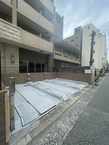 プレサンス神戸プレシャスの駐車場