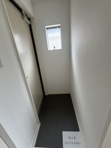 KARIN蓮宮通の玄関|収納もある玄関です