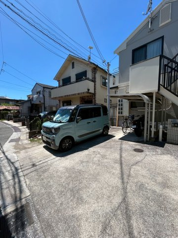ヒルズ山下Ⅱの駐車場