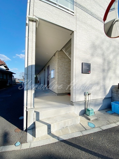 藤沢市下土棚のアパートのエントランス