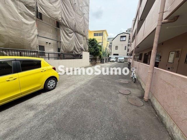 御影オークマンションの駐車場