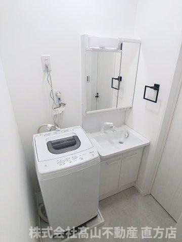 直方市大字感田のアパートの独立洗面台
