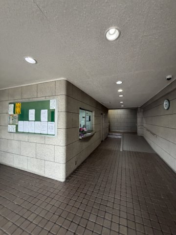 潮見台マンションのロビー