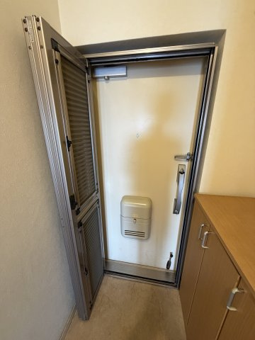 潮見台マンションの玄関