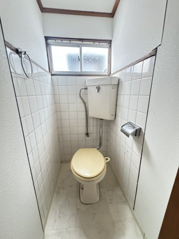 浜添通2丁目貸家のトイレ