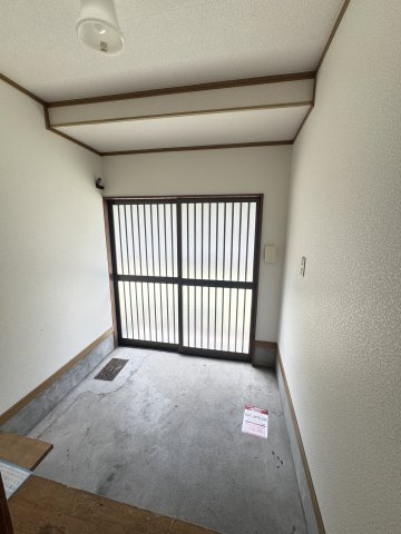 浜添通2丁目貸家の玄関