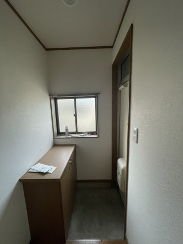 クボサンハイツの玄関