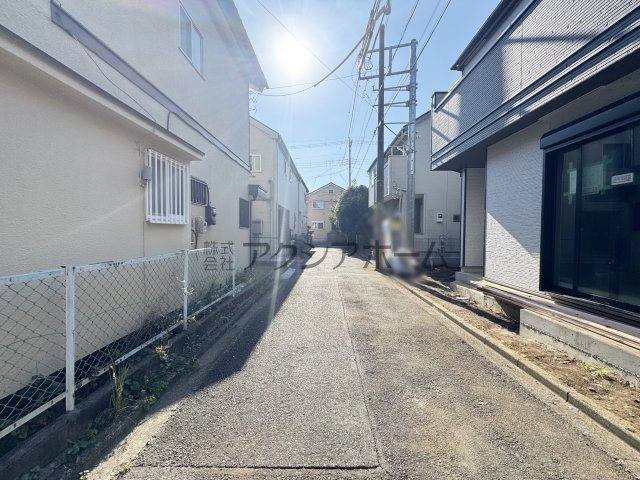 所沢市松郷・全1棟　新築一戸建　～南道路に面し日当たり良好～の前面道路含む現地写真|現地写真（2026年10月9日撮影）