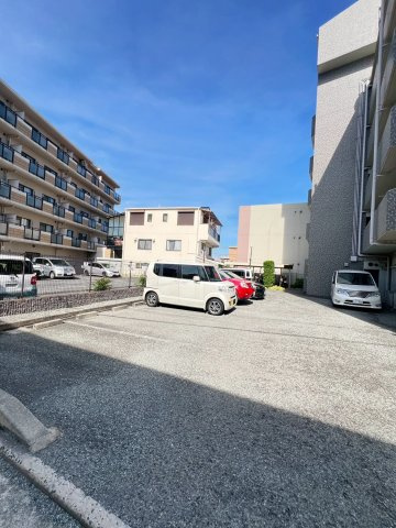 ALIVIOの駐車場