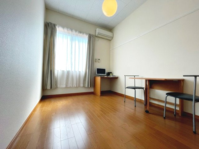 サニーガーデン宝塚の居間・リビング|ゆったり過ごせる居間です