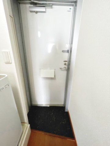 サニーガーデン宝塚の玄関|きれいな玄関です