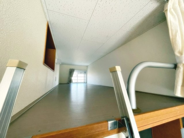 サニーガーデン宝塚の内装|明るい室内です