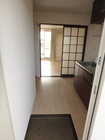 半田市柊町２丁目のアパートの玄関
